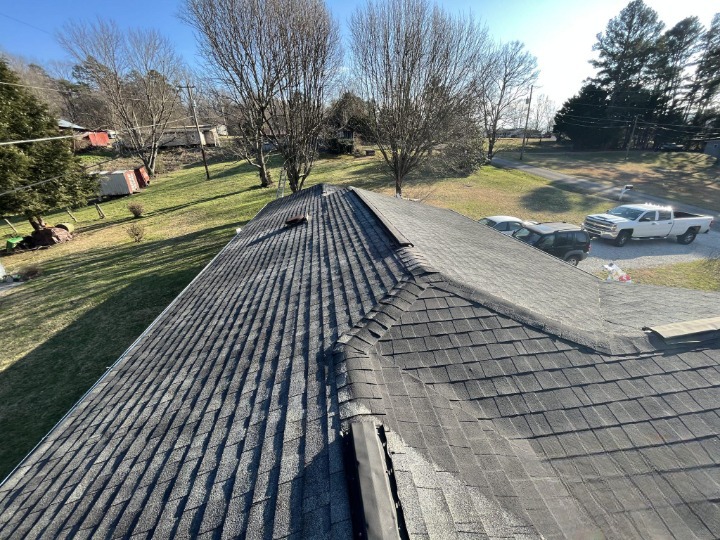 Roofing Contractors - Sequoyah Hills, Knoxville, Tennessee, USA - (865) 221-8140 - https://theknoxvilleroofingcompany.com